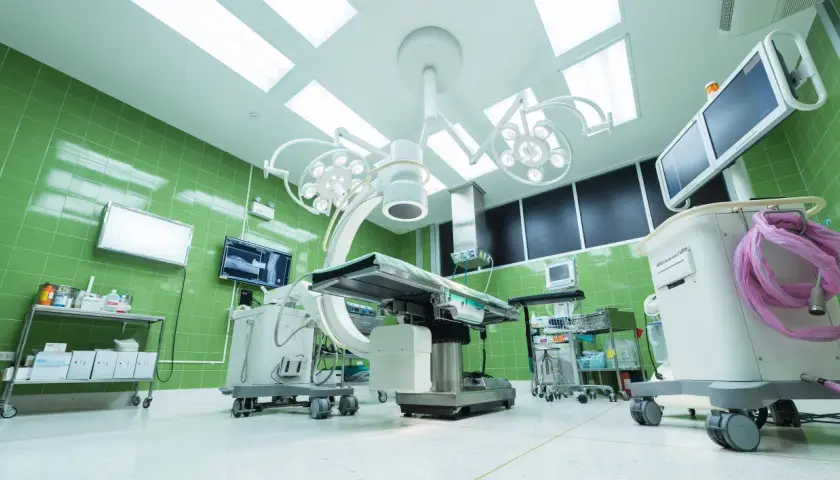 Sala operatoria sterile, pronta per un intervento. Speriamo non ci sia bisogno di denunciare un ospedale per negligenza.