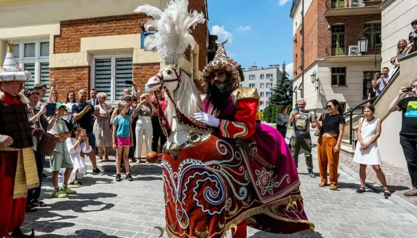 Lajkonik w Krakowie: Gdzie się zatrzymuje? Pełna trasa i godziny