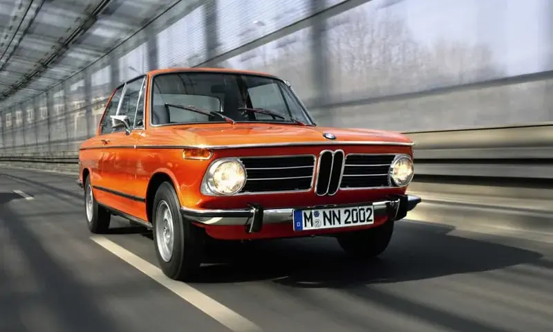 BMW stare modele – historia, innowacje i ich wpływ na motoryzację