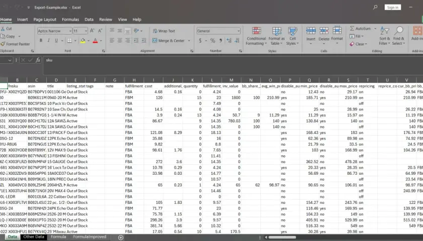 Arkusz kalkulacyjny Excel z danymi w kolumnach, w tym kolumna "sku".