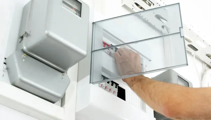 Jak ukryć skrzynkę elektryczną - 7 skutecznych i estetycznych sposobów