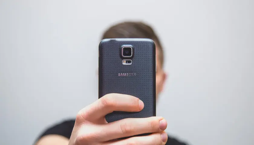Jak sprawdzić aparat w telefonie i uniknąć problemów z jakością zdjęć
