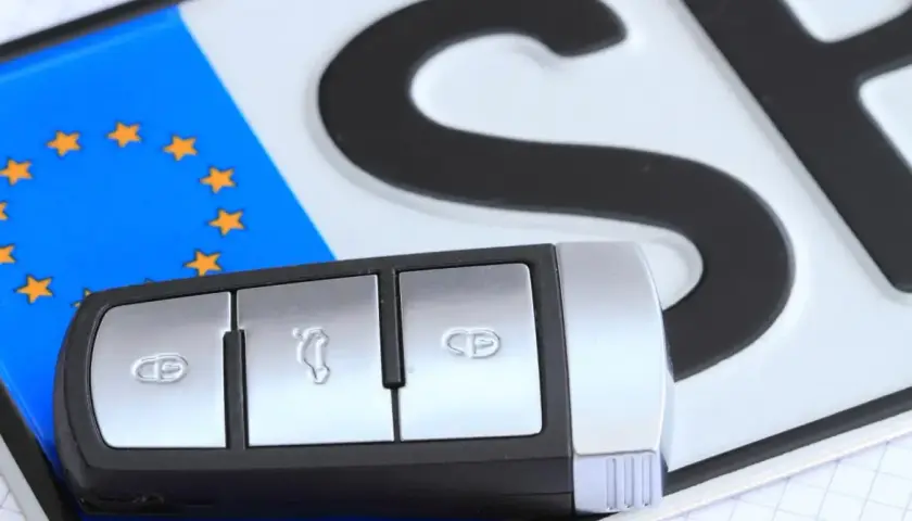 Przerejestrowanie samochodu: Uniknij kar! Checklista i koszty 2026