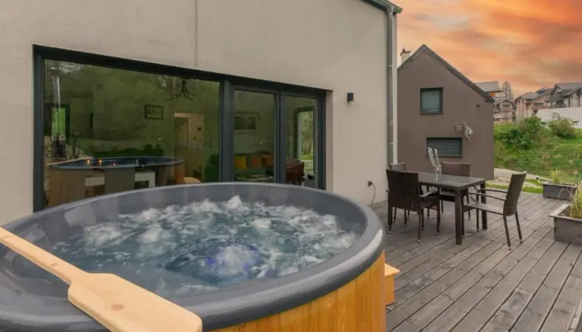 Dolny Śląsk: Domki nad jeziorami z jacuzzi, kominkiem i widokiem