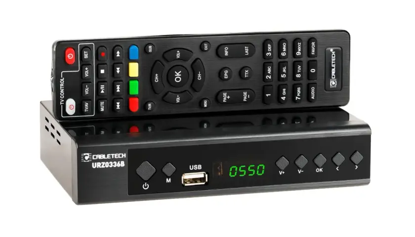 Odbiornik Cabletech URZ0336B z pilotem do telewizji naziemnej DVB-T2. Cyfrowy dekoder z wyświetlaczem i portem USB.