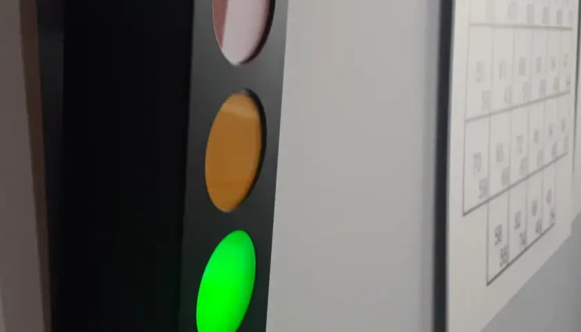 Symulator świateł drogowych, część psychotestów dla kierowców kat B. Zielone światło zapalone.