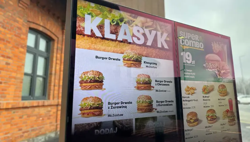 Burger Drwala w wersji klasycznej, z chrzanem, żurawiną i kurczakiem. Wybierz swój ulubiony!