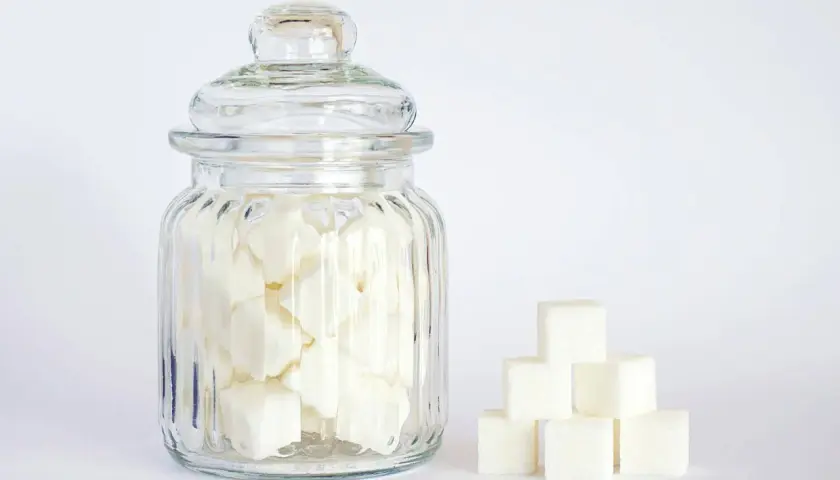 150g cukru bez wagi? Sprawdź, ile to szklanek i łyżek!