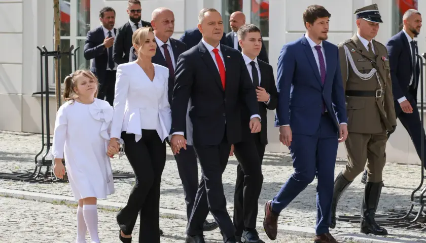Rodzina prezydencka idzie razem, obalając plotki o konflikcie wewnątrz rodziny prezydenckiej o start w kolejnych wyborach.