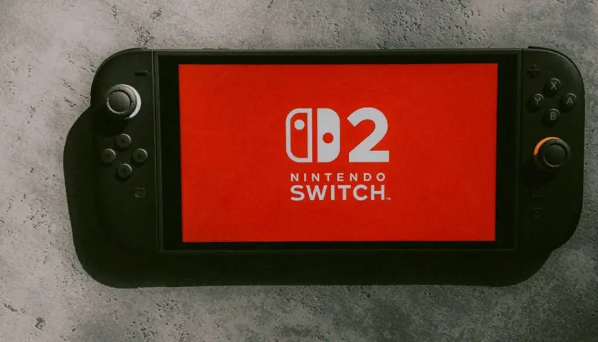 Nintendo Switch z czerwonym ekranem i logo. Zastanawiasz się, czy można podłączyć Nintendo Switch do laptopa?