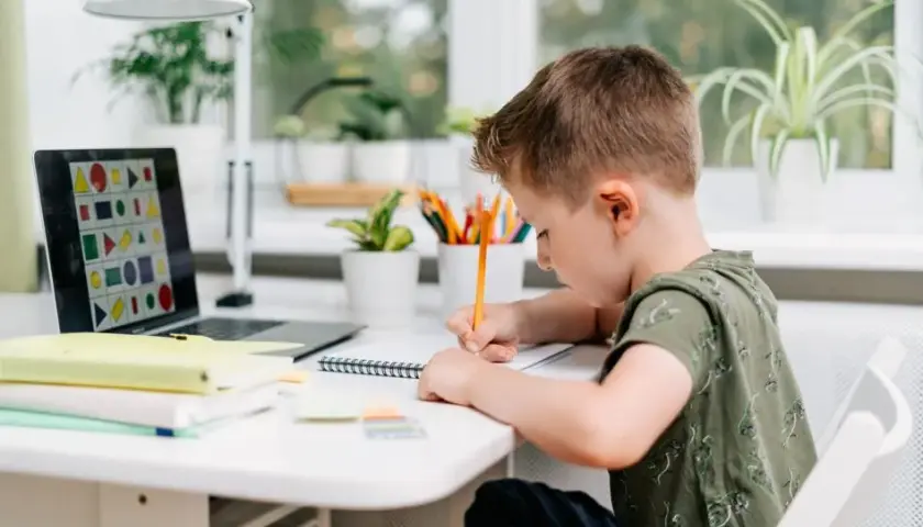 Jak szkoła w chmurze jest finansowana i czy to wpływa na jakość edukacji?
