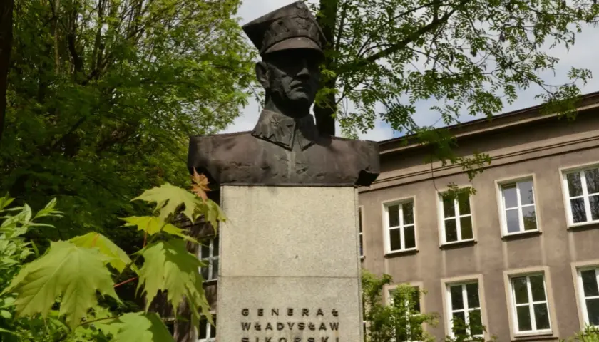 Plac Generała Sikorskiego w Krakowie - historia i atrakcje w okolicy