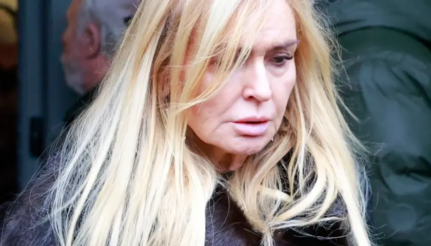 Monika Olejnik zamyślona, widać zmęczenie. Czy to choroba wpłynęła na jej wygląd?