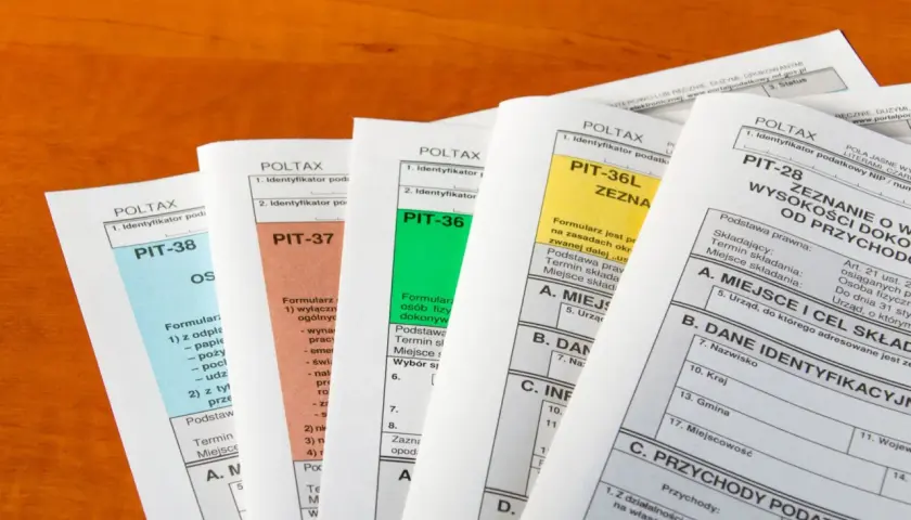 Zestaw formularzy PIT-38, PIT-37, PIT-36, PIT-36L, PIT-28. To dokumenty do rozliczenia podatku dochodowego, czyli PIT.