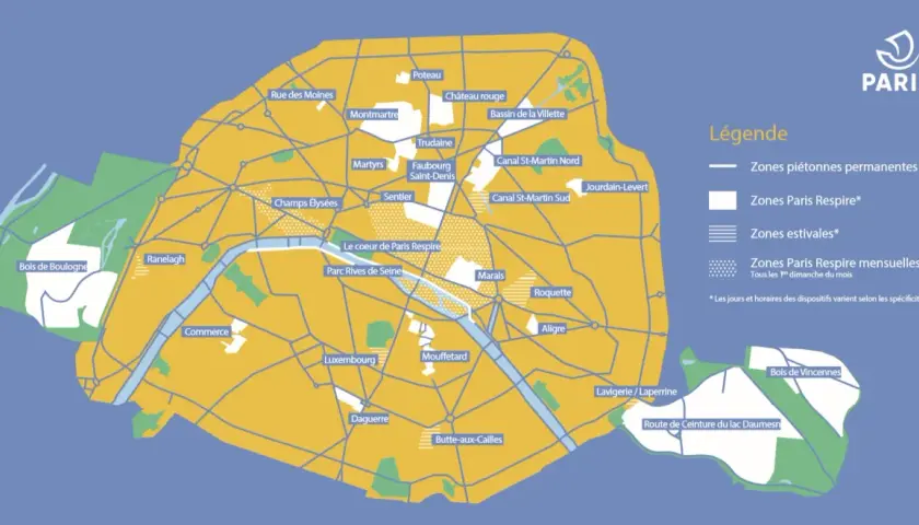 Mapa Paryża z zaznaczonymi strefami ograniczeń ruchu samochodowego i legendą.