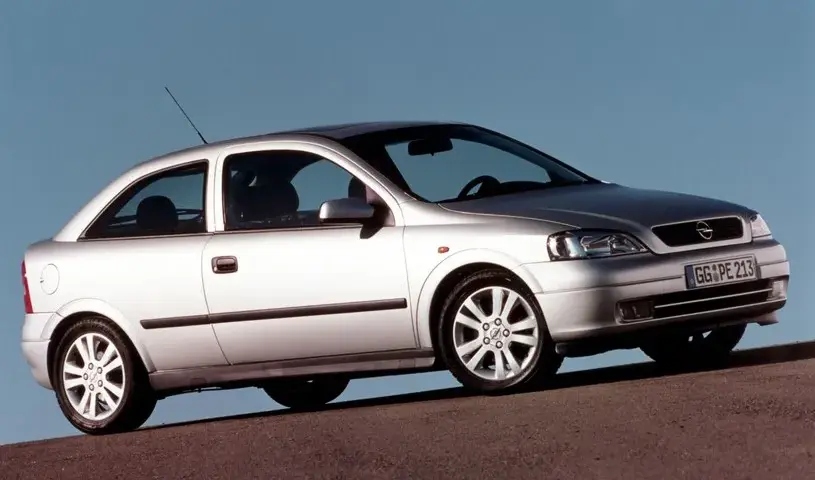 Bezpieczniki w Opel Astra G - Gdzie ich szukać, by uniknąć problemów