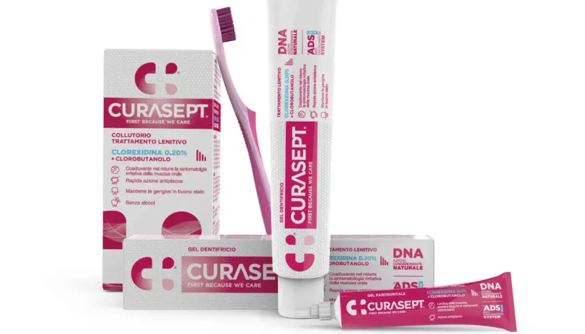 Kit Curasept con collutorio e dentifricio alla clorexidina, ideale per trattare ascessi e infiammazioni gengivali.