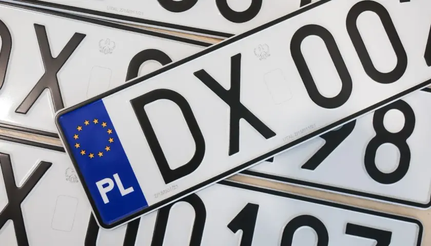 Przerejestrowanie auta: 30 czy 90 dni? Terminy i kary 2026