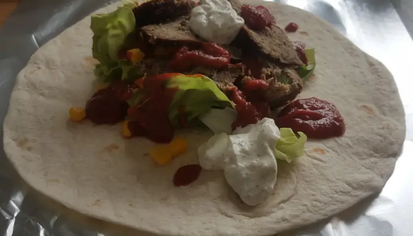 Domowy kebab z baraniny: Przepis na soczyste mięso i autentyczny smak