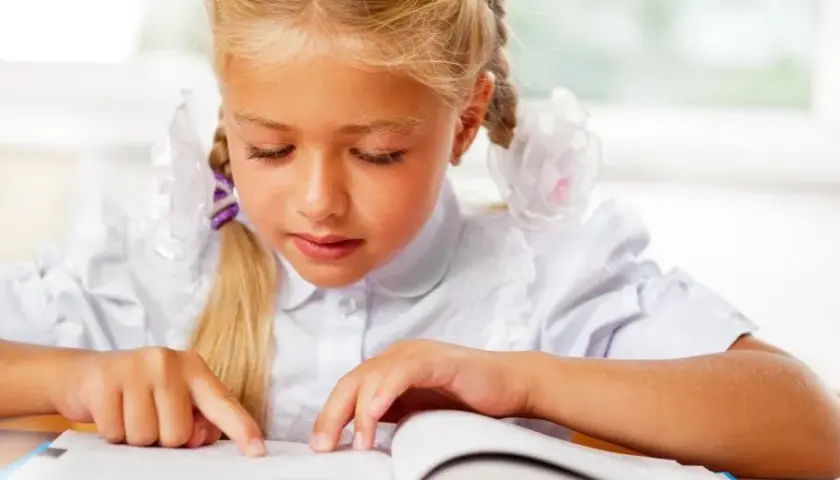 Skuteczne metody, jak nauczyć czytać dziecko z dysleksją bez frustracji