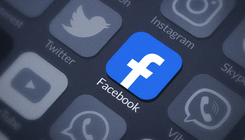 Ikony aplikacji na telefonie, w tym Facebooka. Dowiedz się, jak odzyskać konto na FB na telefonie, gdy zapomnisz hasła.