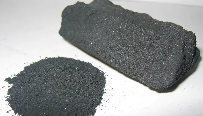 Carbón activado en polvo y en trozo. Ideal para absorber gases y toxinas, su dosis es clave para el bienestar.