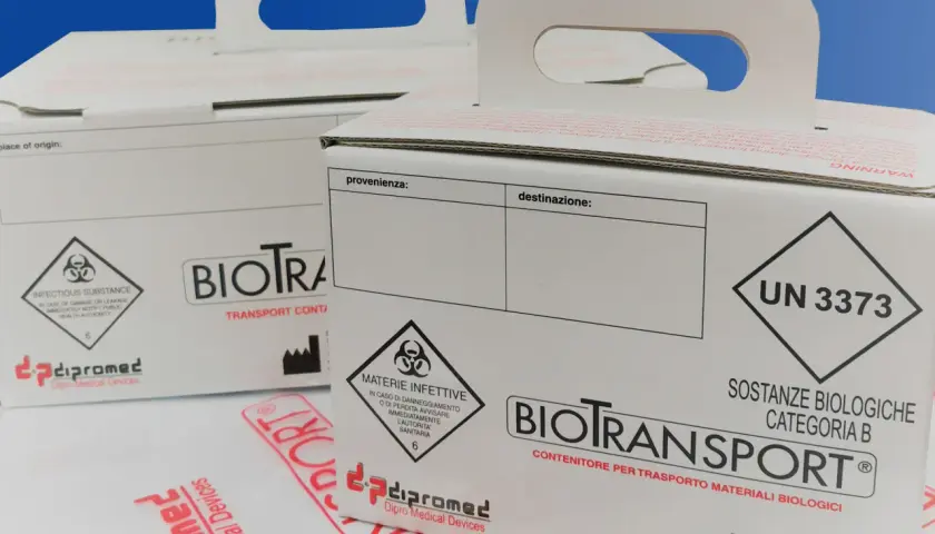 Contenitori per trasporto materiali biologici, con etichette di rischio. Il biotransit dopo quanto fa effetto? Dipende dal tipo di materiale e dalle normative.