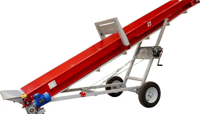 Rotes Förderband, 4m lang, ideal für den Transport von Holz. Mit Motor und Rädern für einfache Handhabung.