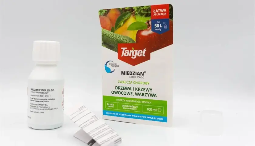 Miedzian Extra 350 SC dawkowanie na litr: 100 ml preparatu na 50 L wody do zwalczania chorób drzew, krzewów owocowych i warzyw.