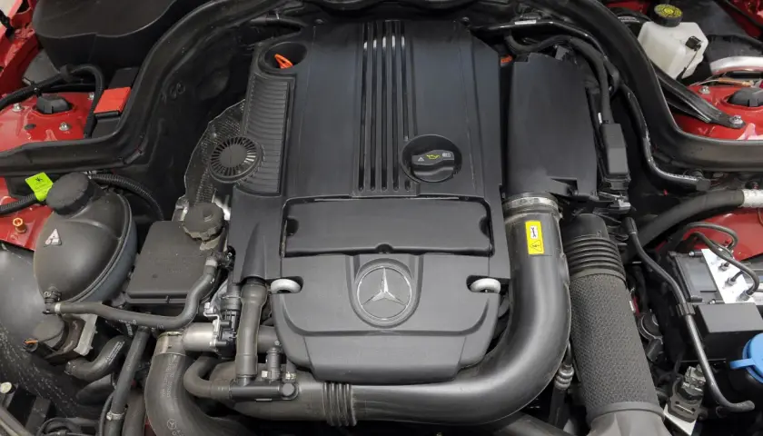 Jaki silnik do Mercedes W204? Porównanie i wybór najlepszego