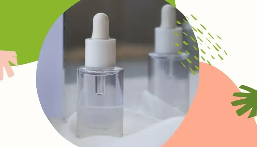 Szklane buteleczki z pipetką, pełne przejrzystego serum. Delikatny zapach, być może z nutą hexyl cinnamal, otula skórę.