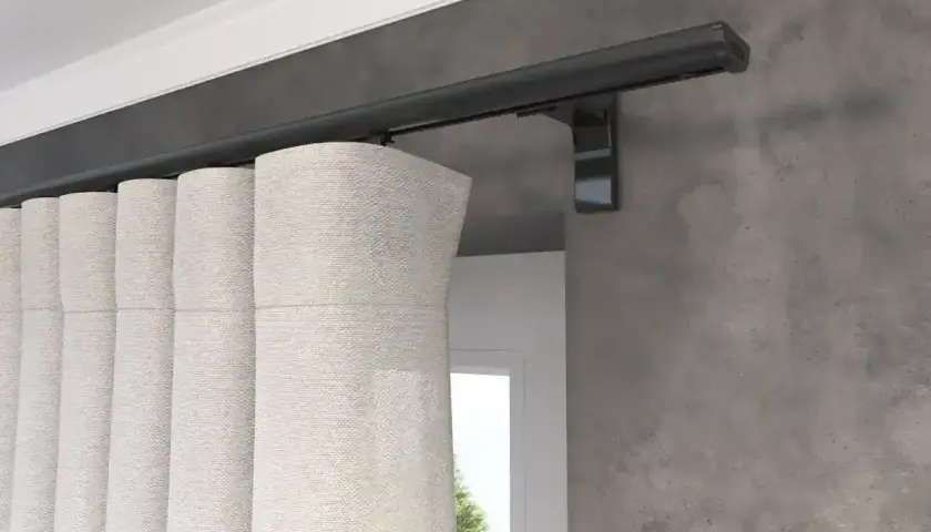Nowoczesny karnisz do systemu wave, z tkaniną tworzącą idealne fale.