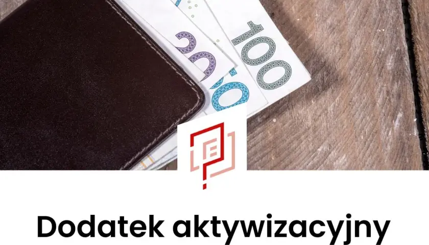 Portfel z polskimi banknotami, symbolizujący dodatek aktywizacyjny.