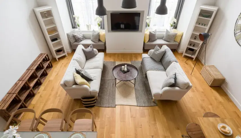 Pokrowce na sofy: Jak odmienić salon w 5 minut?