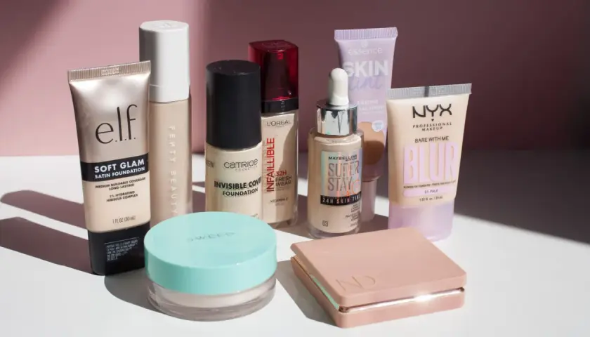 Verschiedene Foundations und Make-up-Produkte von Marken wie Elf, Fenty Beauty, Catrice, L'Oréal, Maybelline, Essence und NYX.