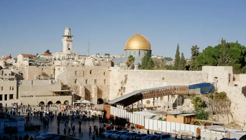 Izrael po raz pierwszy w historii zdegradowany rating kredytowy. Konsekwencje wojny nieporównane dotąd.