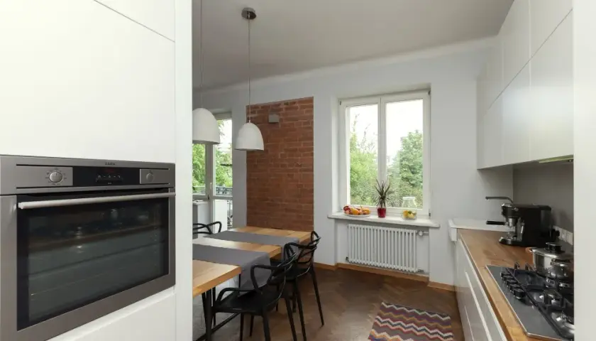 Jak zabudować kaloryfer pod oknem: 5 prostych kroków i porady