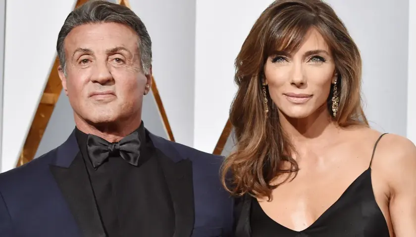 Sylvester Stallone z żoną Jennifer Flavin na czerwonym dywanie.