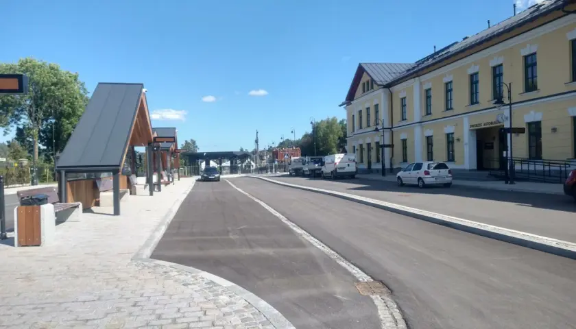 Nowy dworzec autobusowy w Zakopanem, obok starego Smokowca. Czekam na bus.
