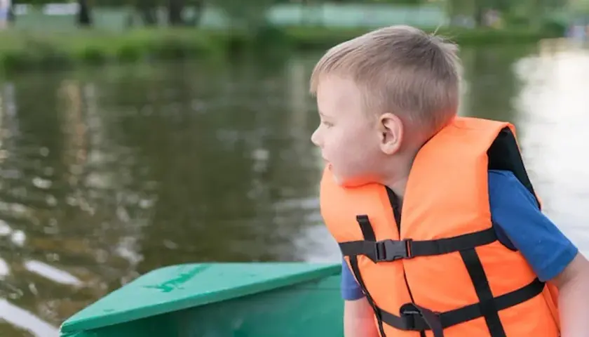 Kapok dla dziecka: Jak wybrać bezpieczny i dopasowany? Przewodnik
