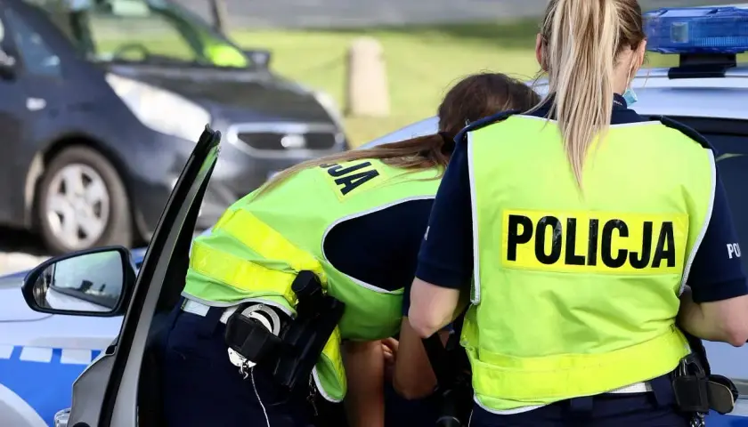 Kiedy policja może badać alkomatem? Poznaj ważne przepisy i konsekwencje