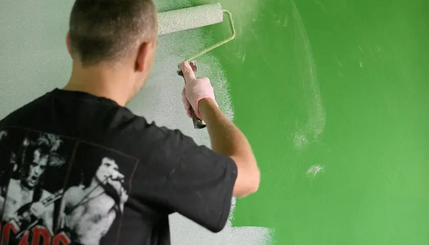 Remont w sobotę w bloku: Jak hałasować legalnie i z głową?