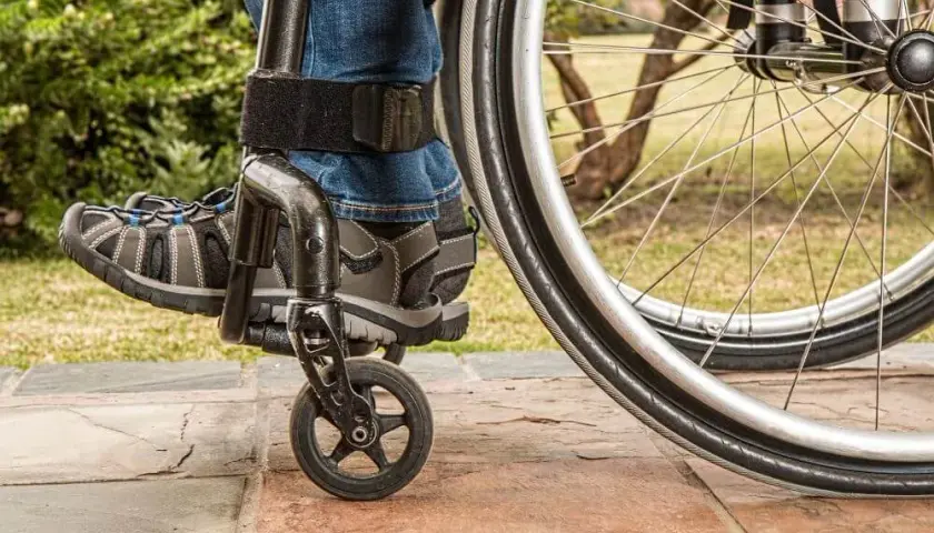 Czy na rehabilitację przysługuje zwolnienie lekarskie? Sprawdź warunki