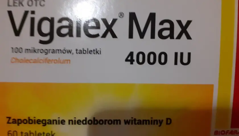 Opakowanie leku Vigalex Max 4000 IU, 60 tabletek. Zapobiega niedoborom witaminy D.