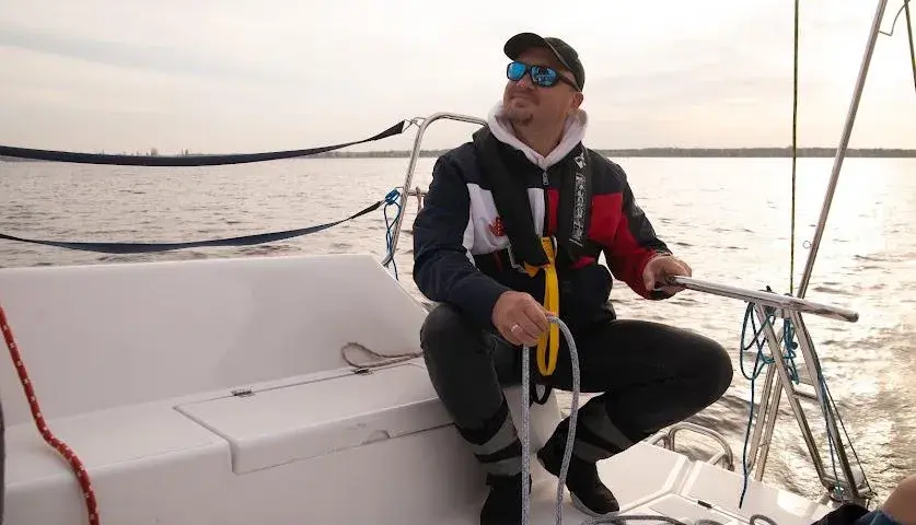 Jakie buty na jacht wybierać, aby uniknąć nieprzyjemnych sytuacji?