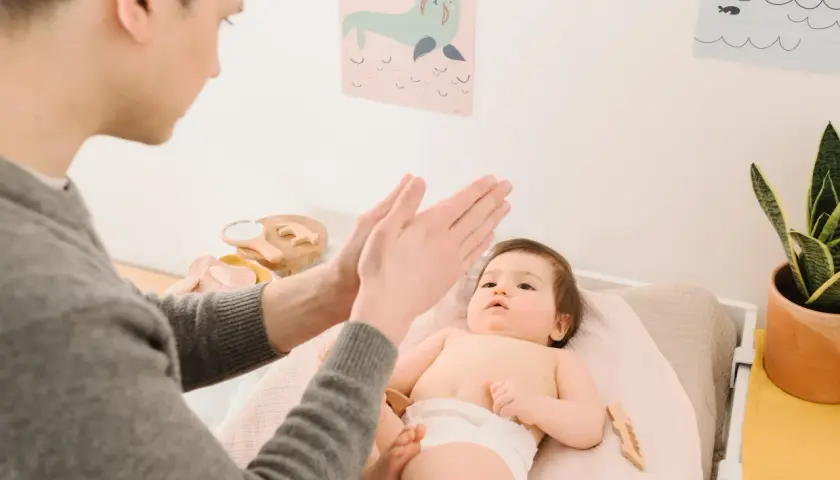 Co ile zmieniać pieluchę noworodkowi, aby uniknąć odparzeń?