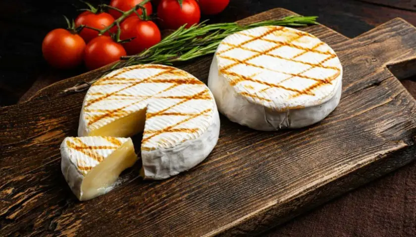 Jak przygotować serek camembert z grilla, który zachwyci gości