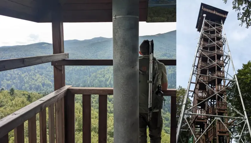 Widok z wieży widokowej na Bieszczady. Turysta z plecakiem i kijkami obserwuje krajobraz.
