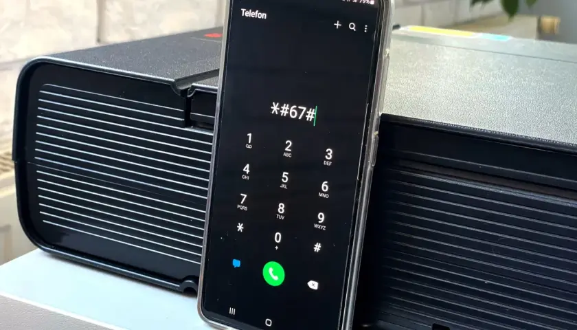 Telefon wyświetla wprowadzony kod USSD *#67#.
