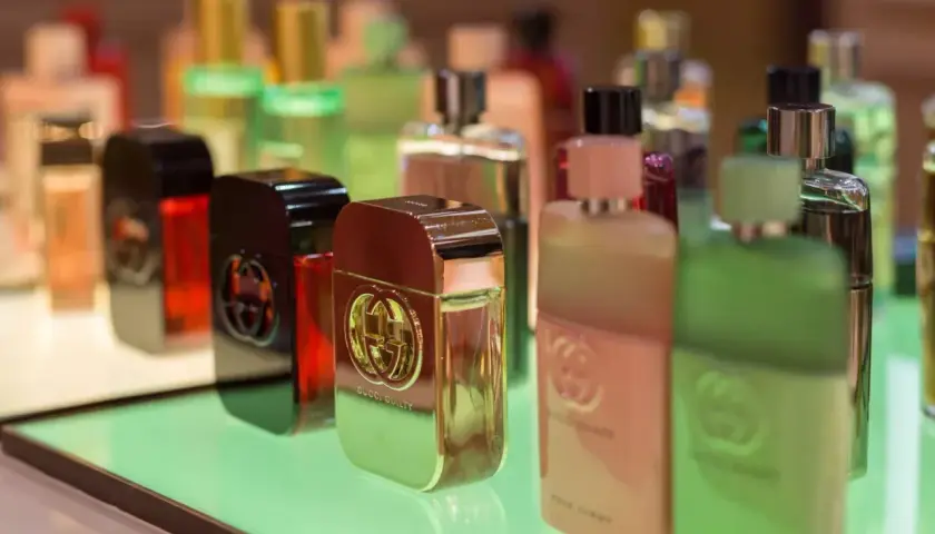 Tester perfum: Opłacalny oryginał? Jak kupić bezpiecznie online